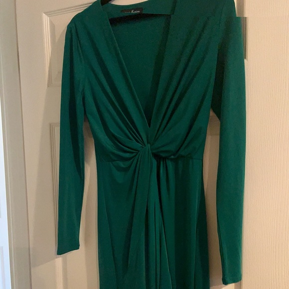 Green gown - Picture 4 of 5